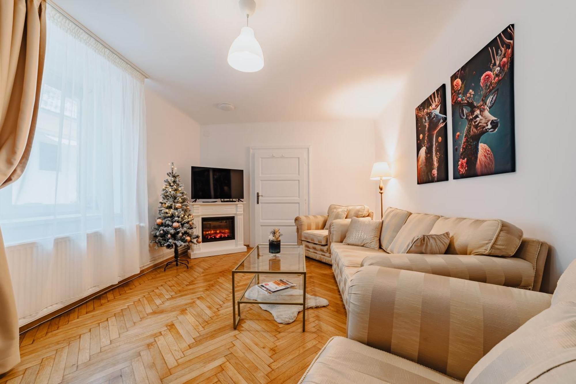 Albert Residence With Complimentary Parking Brasov Bagian luar foto