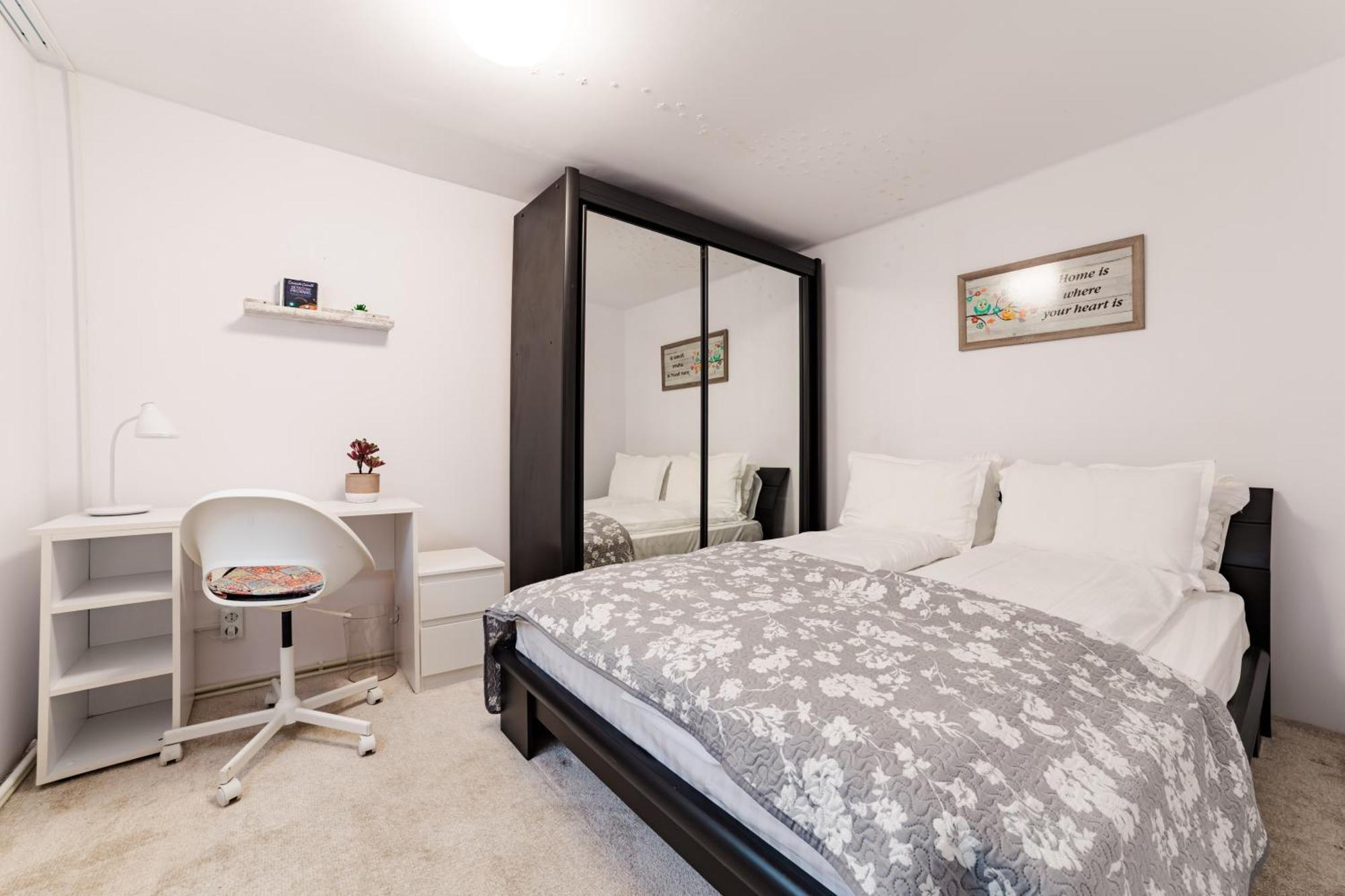 Albert Residence With Complimentary Parking Brasov Bagian luar foto